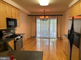 1591 Leeds Castle Dr in Vienna, VA - Building Photo