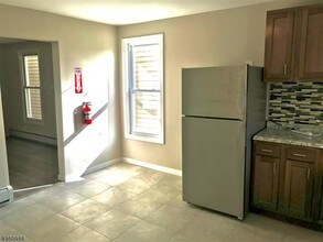 328 Franklin St in Elizabeth, NJ - Building Photo - Building Photo