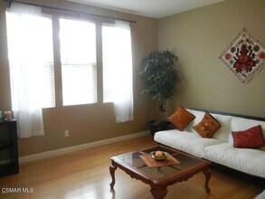 1128 Azalea Way in Simi Valley, CA - Building Photo - Building Photo