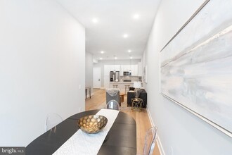 52 W Washington Ln, Unit 304 in Philadelphia, PA - Building Photo - Building Photo