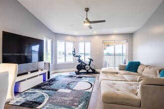 2647 NW 33rd St in Oakland Park, FL - Building Photo - Building Photo