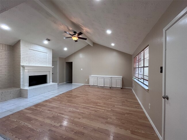 20322 Beigewood Ln in Humble, TX - Foto de edificio - Building Photo