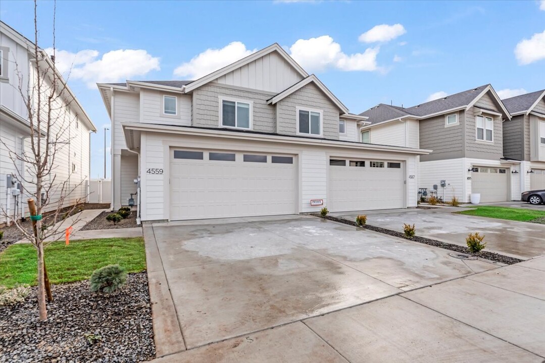 4694 W Riva Capri Ct in Meridian, ID - Foto de edificio