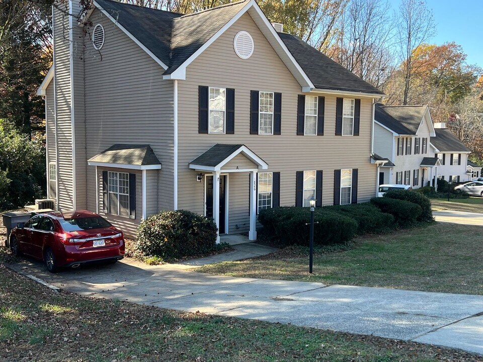 826 Selwyn Place Rd in Charlotte, NC - Building Photo