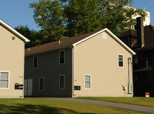 827-836 Michigan Ave in Youngstown, OH - Building Photo - Building Photo