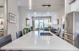 5015 Meridian Ln in Addison, TX - Building Photo