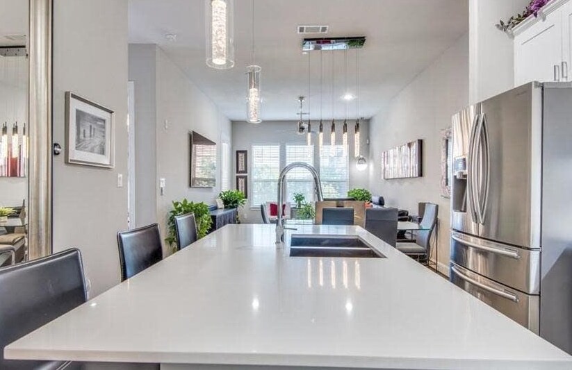 5015 Meridian Ln in Addison, TX - Foto de edificio