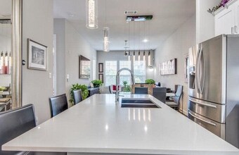 5015 Meridian Ln in Addison, TX - Building Photo - Building Photo