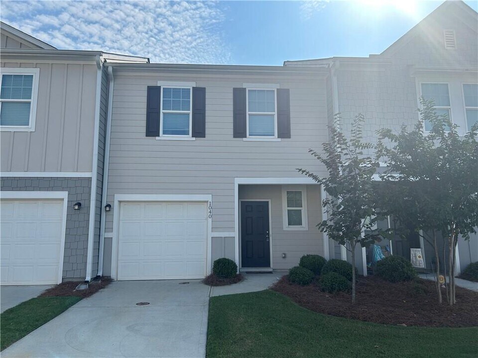 1040 Paddington Dr in Cartersville, GA - Foto de edificio