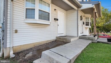 1308 Worrall St, Unit #142 in Woodlyn, PA - Building Photo - Building Photo