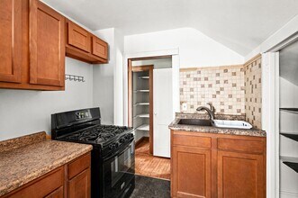 16 W 9th St in Duluth, MN - Building Photo - Building Photo