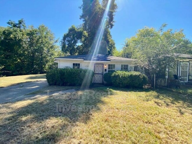 property at 1727 Hickory St