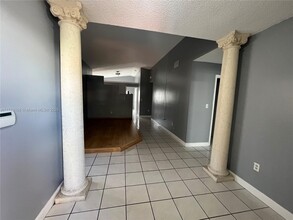 19851 NW 82nd Ct in Hialeah, FL - Building Photo - Building Photo