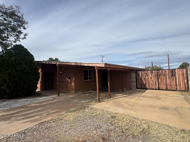 1401 Bella Vista Dr in Sierra Vista, AZ - Building Photo - Building Photo