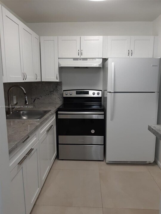 187 Cambridge H in West Palm Beach, FL - Building Photo