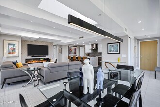 7137 E Rancho Vista Dr in Scottsdale, AZ - Building Photo - Building Photo