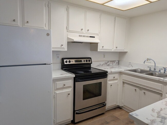 9279 Corinthian Cir in Sacramento, CA - Building Photo - Building Photo