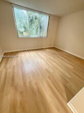 4200 Hillcrest Dr in Hollywood, FL - Building Photo - Building Photo