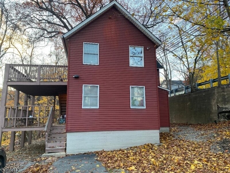 211 Hamburg Turnpike in Bloomingdale, NJ - Building Photo