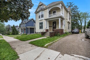 528 S 5th Ave in Ann Arbor, MI - Building Photo