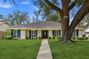 7215 Ridge Oak Dr in Houston, TX - Building Photo