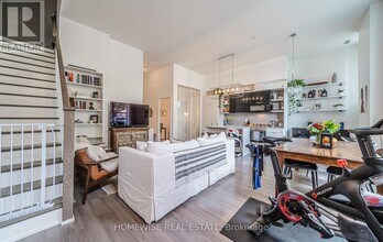 6 Parkwood Ave in Toronto, ON - Building Photo - Building Photo