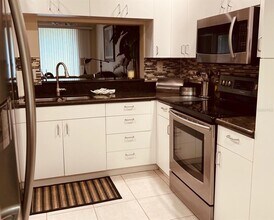 9620 Club S Cir in Sarasota, FL - Building Photo - Building Photo