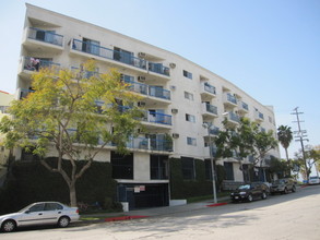 Fourth Street Apartments in Los Angeles, CA - Foto de edificio - Building Photo