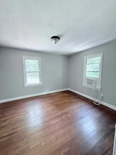 7131 Garesche Ave in Jennings, MO - Foto de edificio - Building Photo