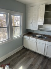 884 E 131st St, Unit #2 in Cleveland, OH - Foto de edificio - Building Photo