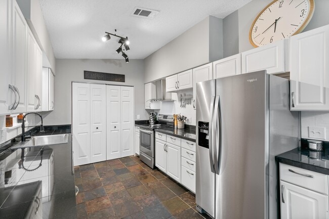 8136 Albatross Rd in Ft. Myers, FL - Building Photo - Building Photo