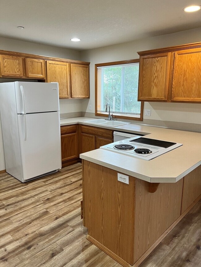 property at 445 S Ivy St