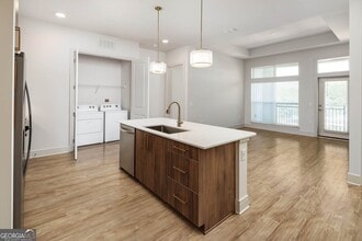 2124 American Wy in Chamblee, GA - Foto de edificio - Building Photo