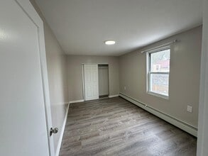 52-25 Van Dam St in Queens, NY - Building Photo - Building Photo
