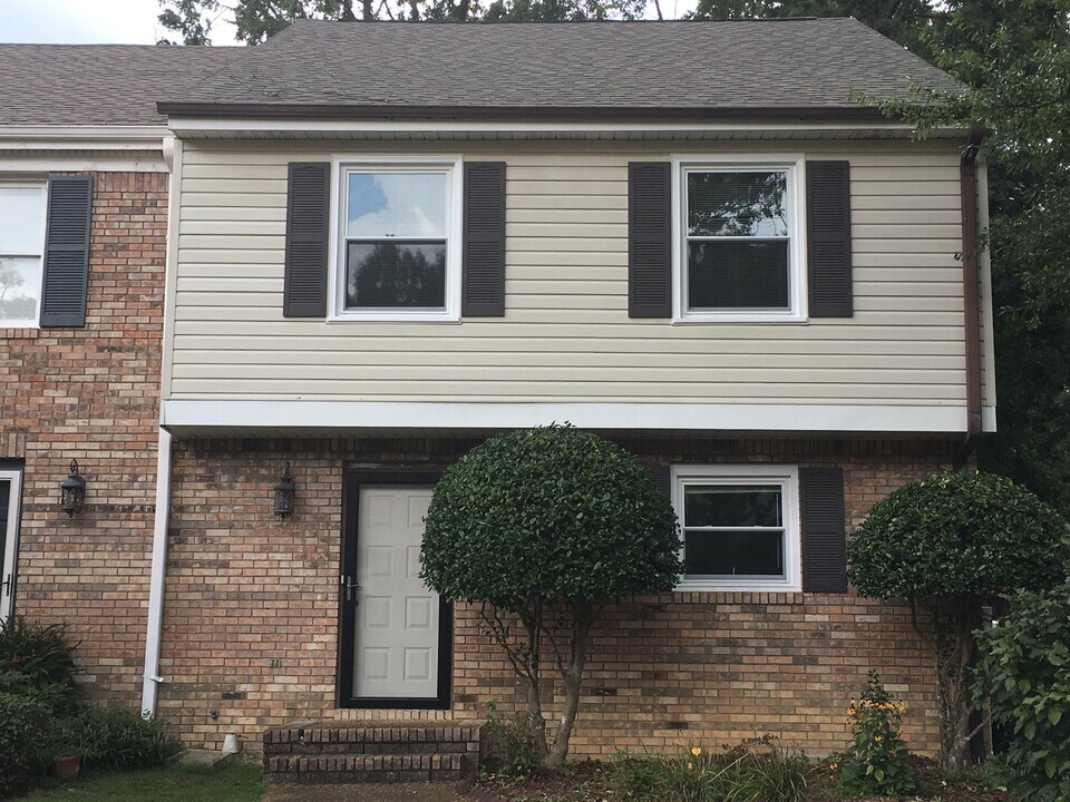 3861 Overton Manor Ln in Vestavia Hills, AL - Building Photo