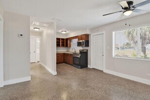 58 W 27th St in West Palm Beach, FL - Building Photo