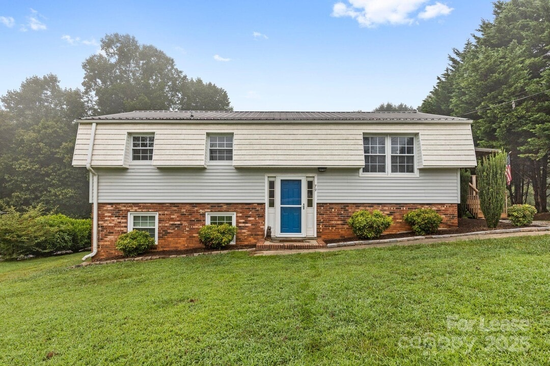 79 Isenhour Park Rd in Taylorsville, NC - Building Photo
