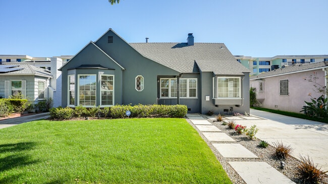 property at 3936 S Victoria Ave