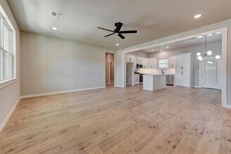 705 Rolling Meadow Dr in Noble, OK - Building Photo - Building Photo