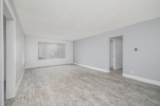 355 Coronado Ave. in Long Beach, CA - Building Photo - Interior Photo
