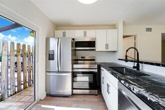 9023 NE 4th Avenue Rd in Miami Shores, FL - Building Photo - Building Photo