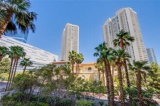 2857 Paradise Rd in Las Vegas, NV - Foto de edificio - Building Photo