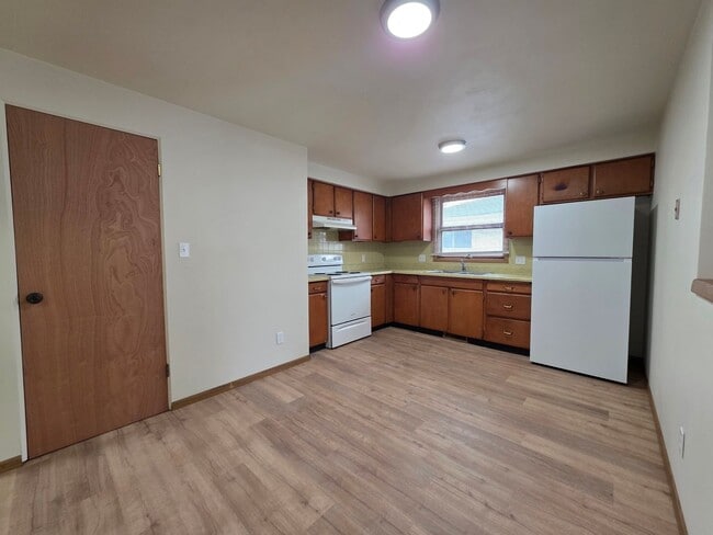 1254-1256 Meadow Ln in Neenah, WI - Building Photo - Building Photo