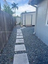 4350 S University Dr in Davie, FL - Building Photo