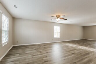 8158 Retreat Ln in Indianapolis, IN - Foto de edificio - Building Photo