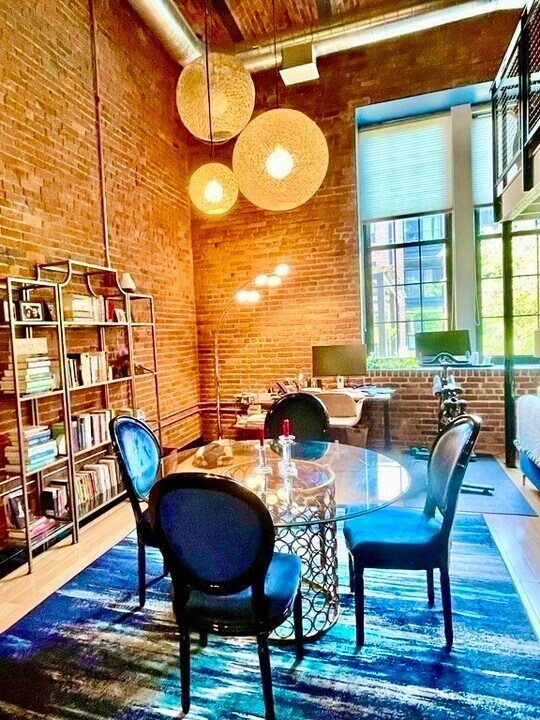 251 Heath St, Unit 211 in Boston, MA - Building Photo