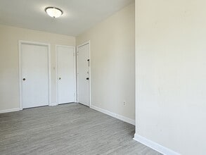 1590 Ouellette Ave in Windsor, ON - Building Photo - Building Photo