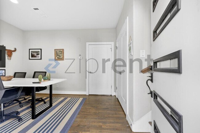 4906 Live Oak St in Dallas, TX - Building Photo - Building Photo