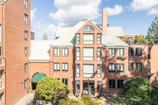 The Classic in Delta, BC - Building Photo - Building Photo