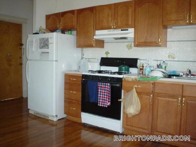 1657 Commonwealth Ave in Boston, MA - Building Photo
